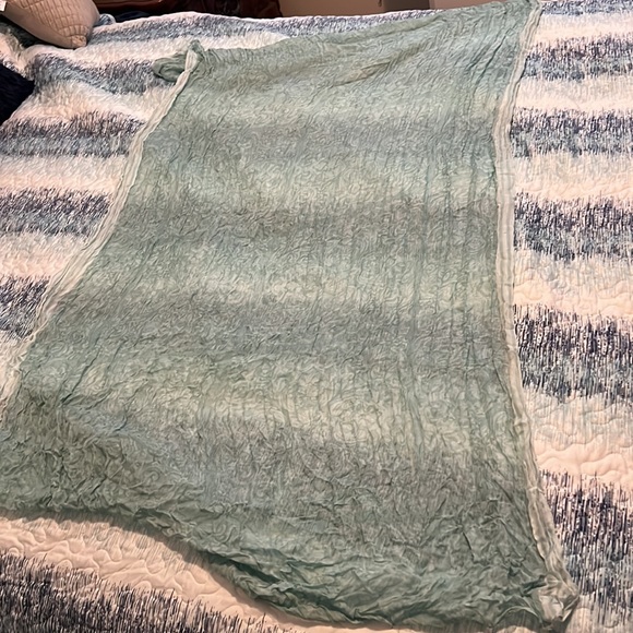 So Versatile Scarf can be worn many ways! - Picture 3 of 3